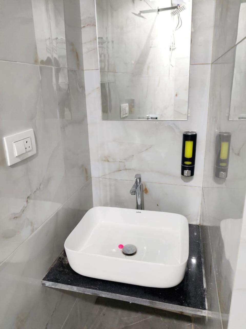 Hotel Comfy Inn มุมไบ ภายนอก รูปภาพ